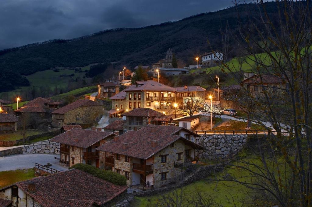Posada Valle Del Oso Lerones Екстериор снимка